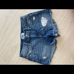 PAIGE Daryn short. Size 24